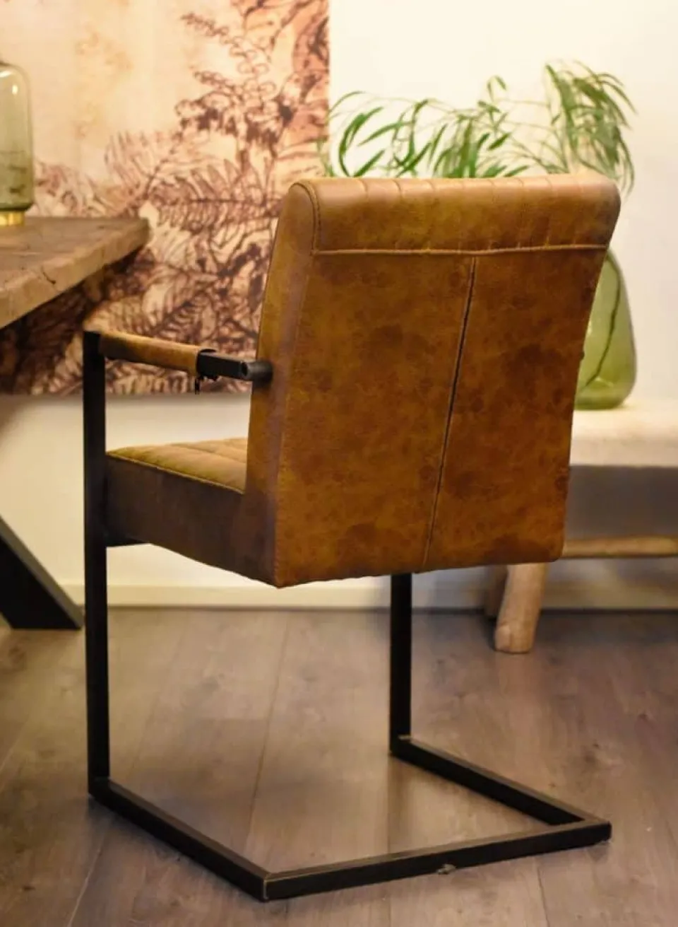 eetkamerstoel-belgi-met-arml-QhPiDPNW-1.webp Best HUUS Eetkamerstoel België Met Arml. – €179,- P.s (per 2 Stuks)